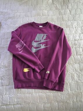 Nike Men's Sangria ( Dark Magenta) Crewneck Sweatshirt